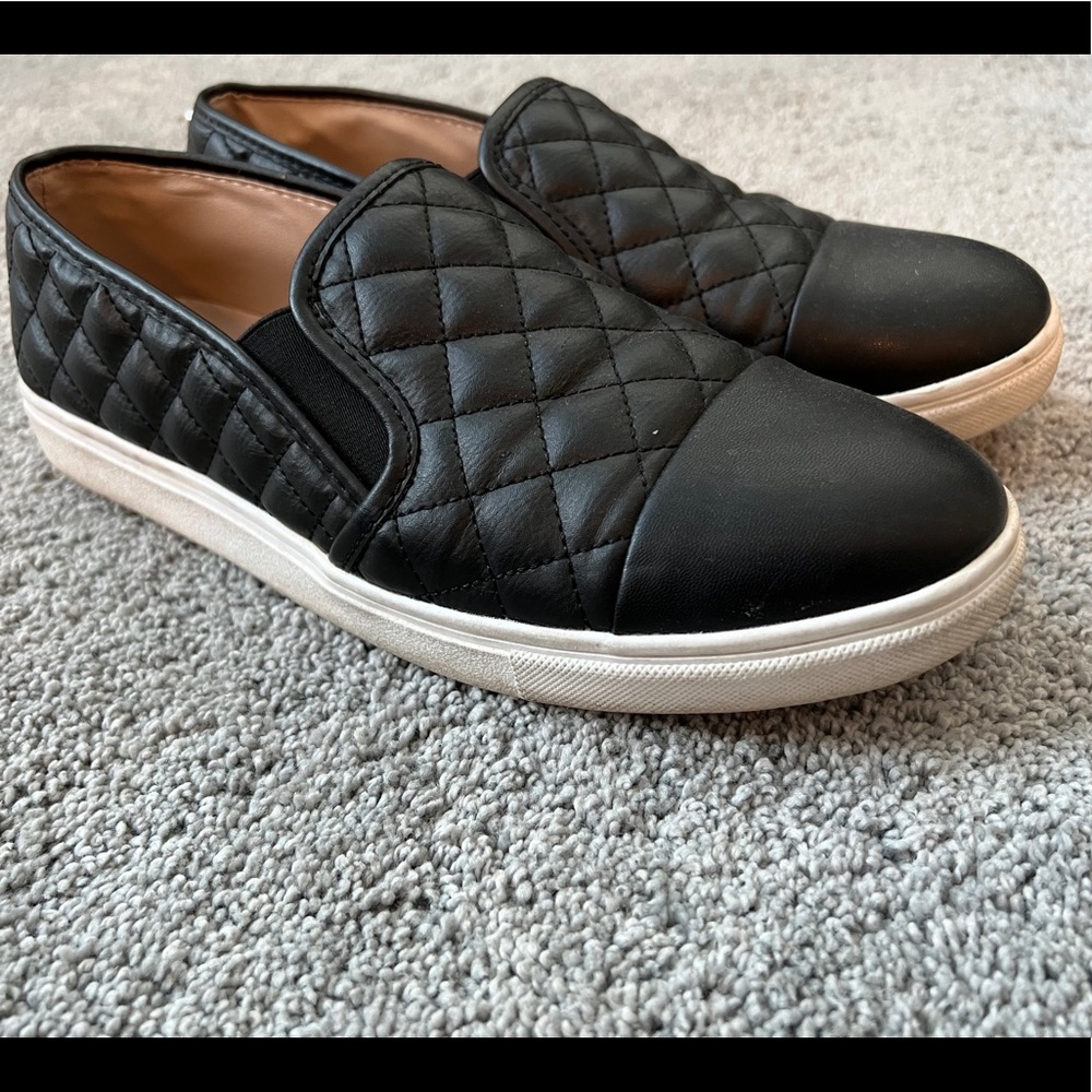 Steve Madden Black Leather sneaker - Size 10